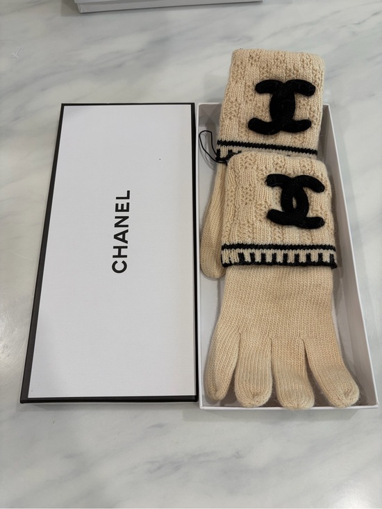 CHANEL Accessories - Chanel Cream Wool Gloves with Black CC Logo